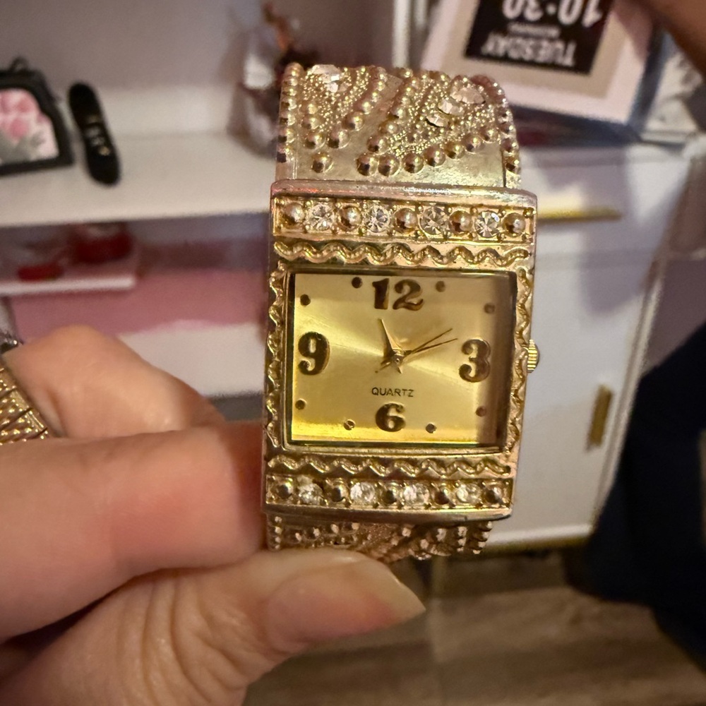 Vintage Luxurious Gold Women's Quartz Watch